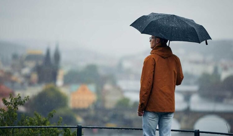 NZ-Weather-Alert-Thunderstorm-Watches-for-North-Island-Chill-Sweeps-South-Island