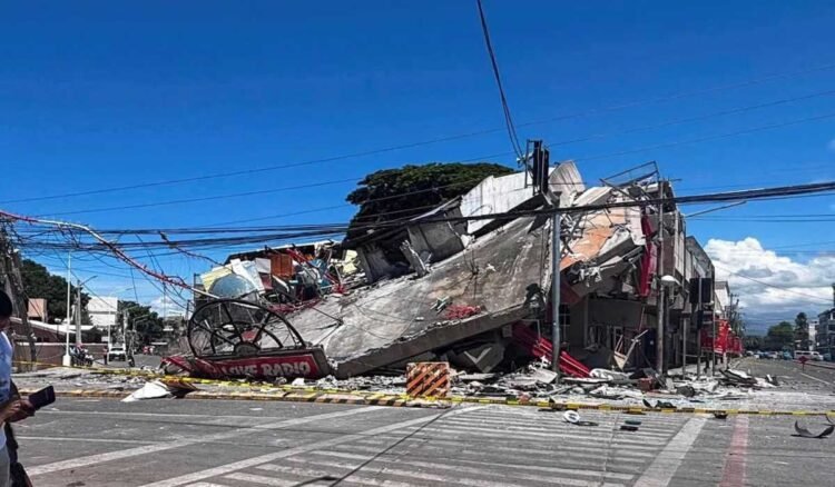 Massive Earthquake Strikes Philippines: Buildings Collapse, At Least 35 Dead