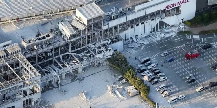 Japan Earthquake: Rescue Teams Continue Search as Death Toll Rises in Kumamoto
