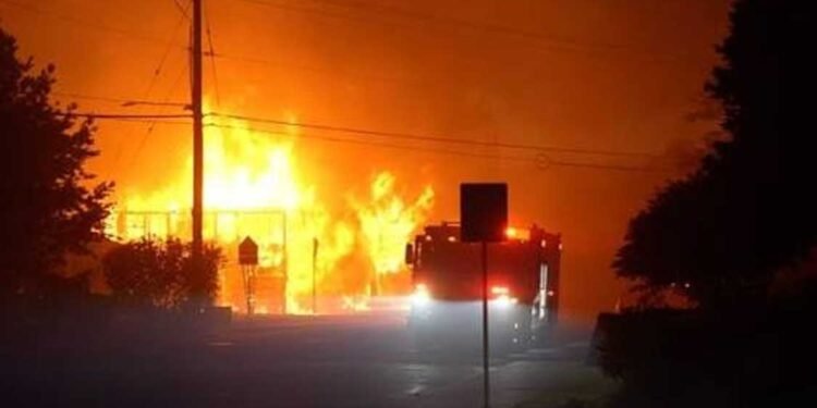‘Pretty Scary’ Wānaka Blaze Forces 22 Homes to Evacuate